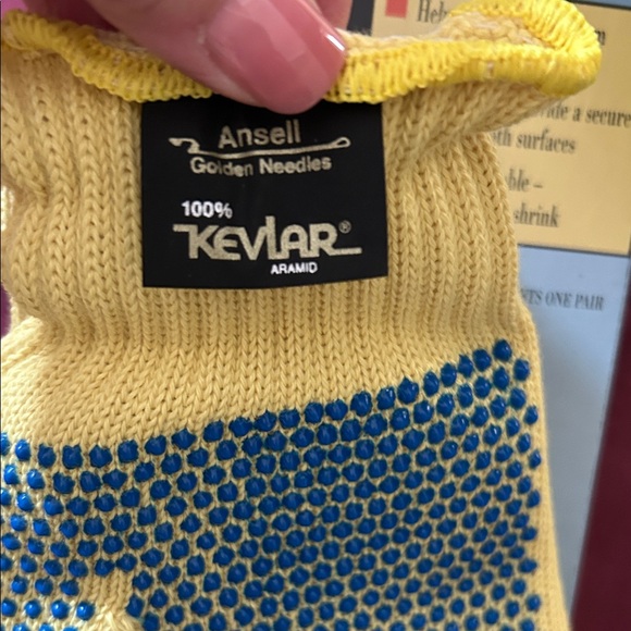 Cut-Resistant Gloves - Yellow and Blue - Picture 3 of 5